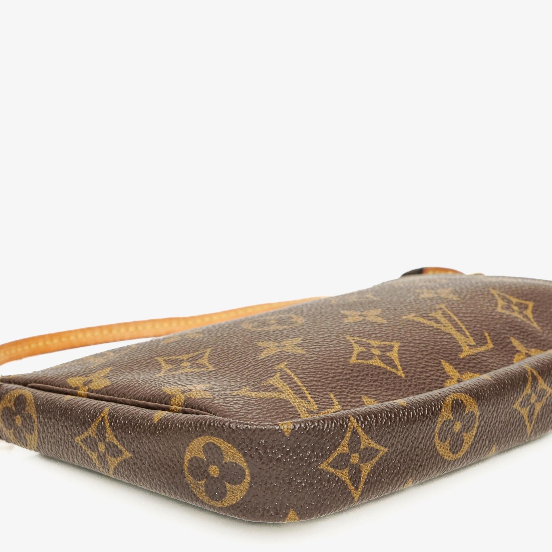 Louis Vuitton Pochette Accessoires Clutch aus Monogram Canvas