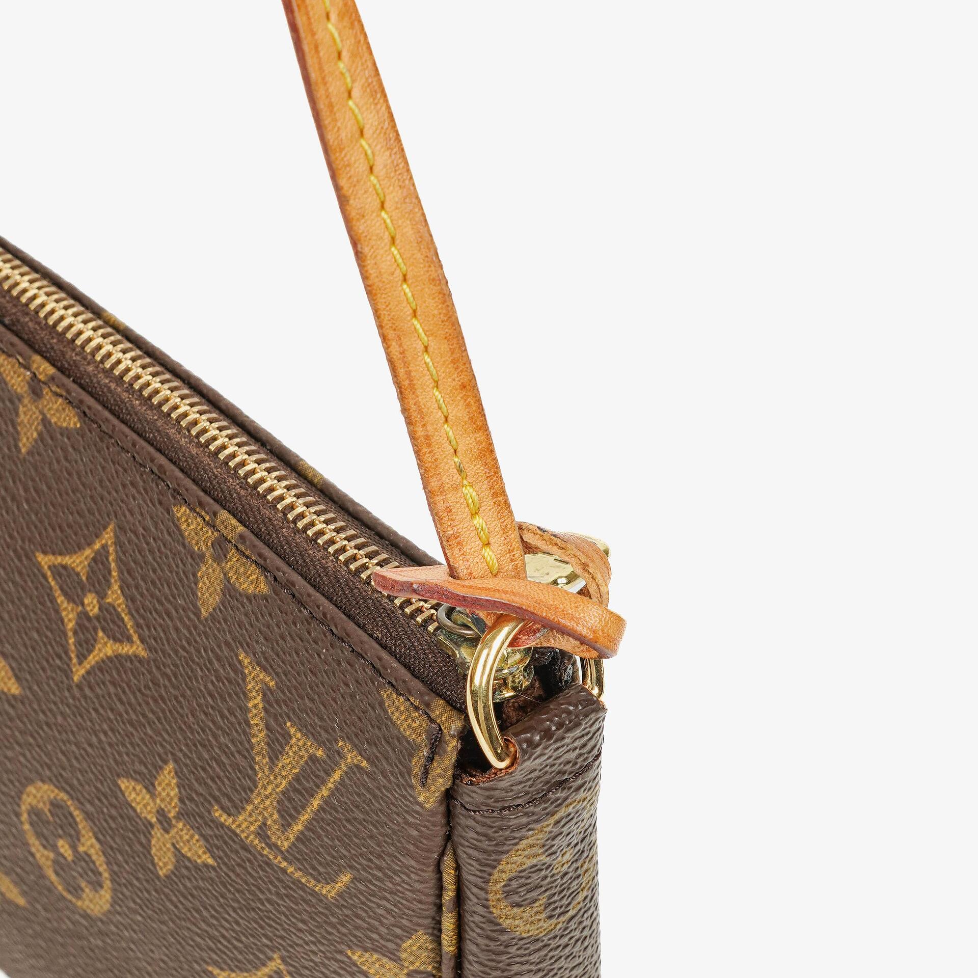 Louis Vuitton Pochette Accessoires Clutch aus Monogram Canvas