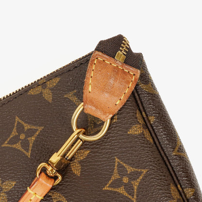 Louis Vuitton Pochette Accessoires Clutch aus Monogram Canvas
