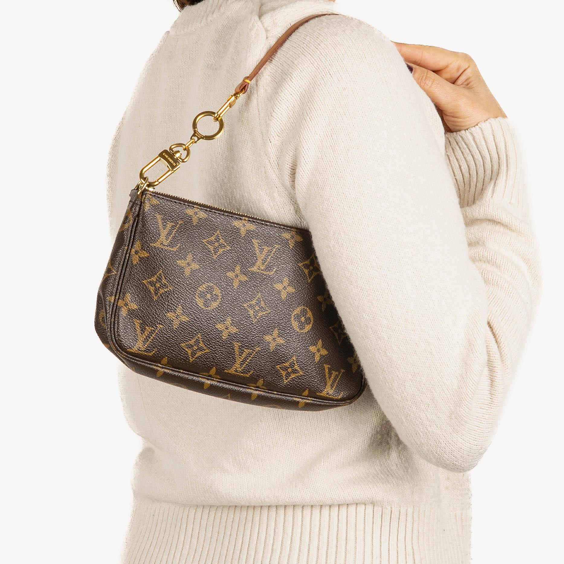 Louis Vuitton Pochette Accessoires Clutch aus Monogram Canvas