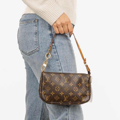 Louis Vuitton Pochette Accessoires Clutch aus Monogram Canvas