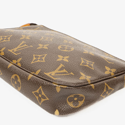 Louis Vuitton Pochette Accessoires Clutch aus Monogram Canvas