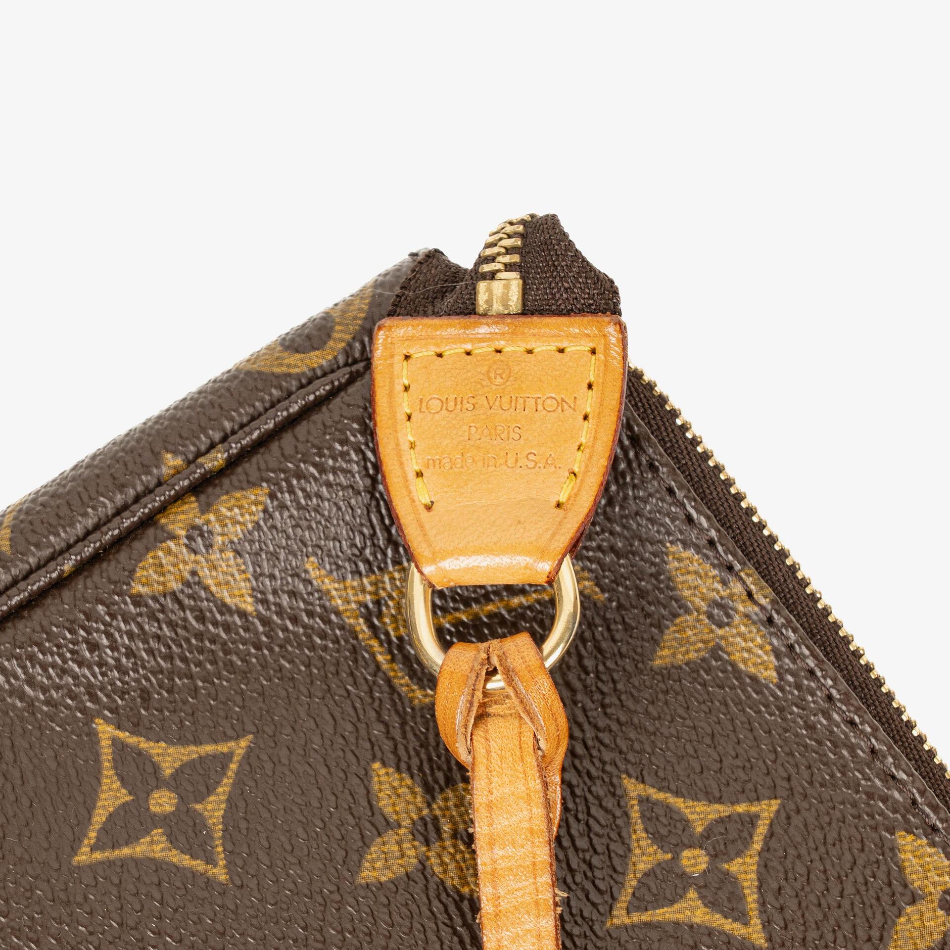 Louis Vuitton Pochette Accessoires Clutch aus Monogram Canvas