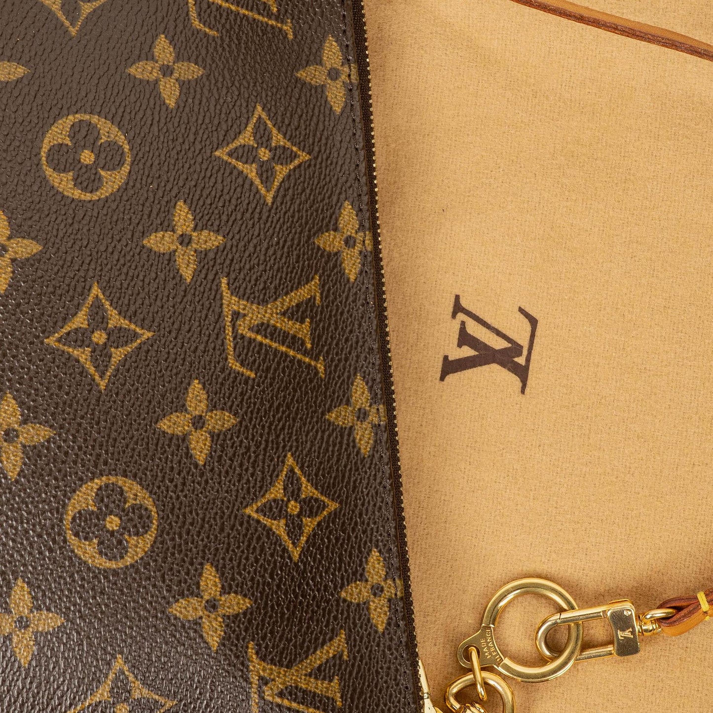 Louis Vuitton Pochette Accessoires Clutch aus Monogram Canvas