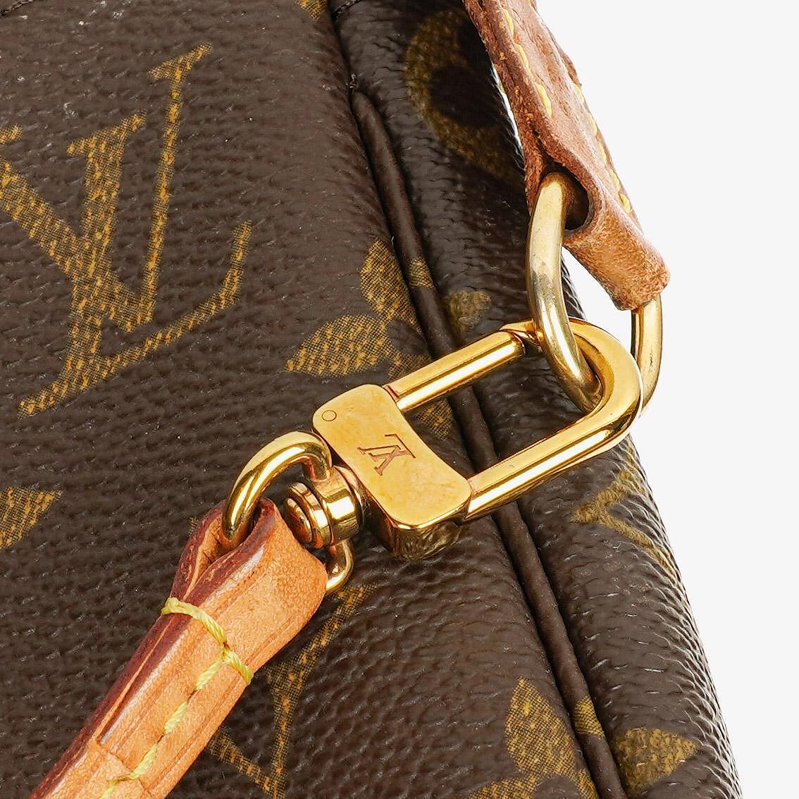 Louis Vuitton Pochette Accessoires Clutch aus Monogram Canvas
