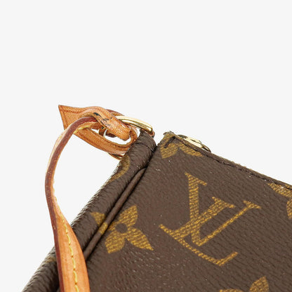 Louis Vuitton Pochette Accessoires Clutch aus Monogram Canvas