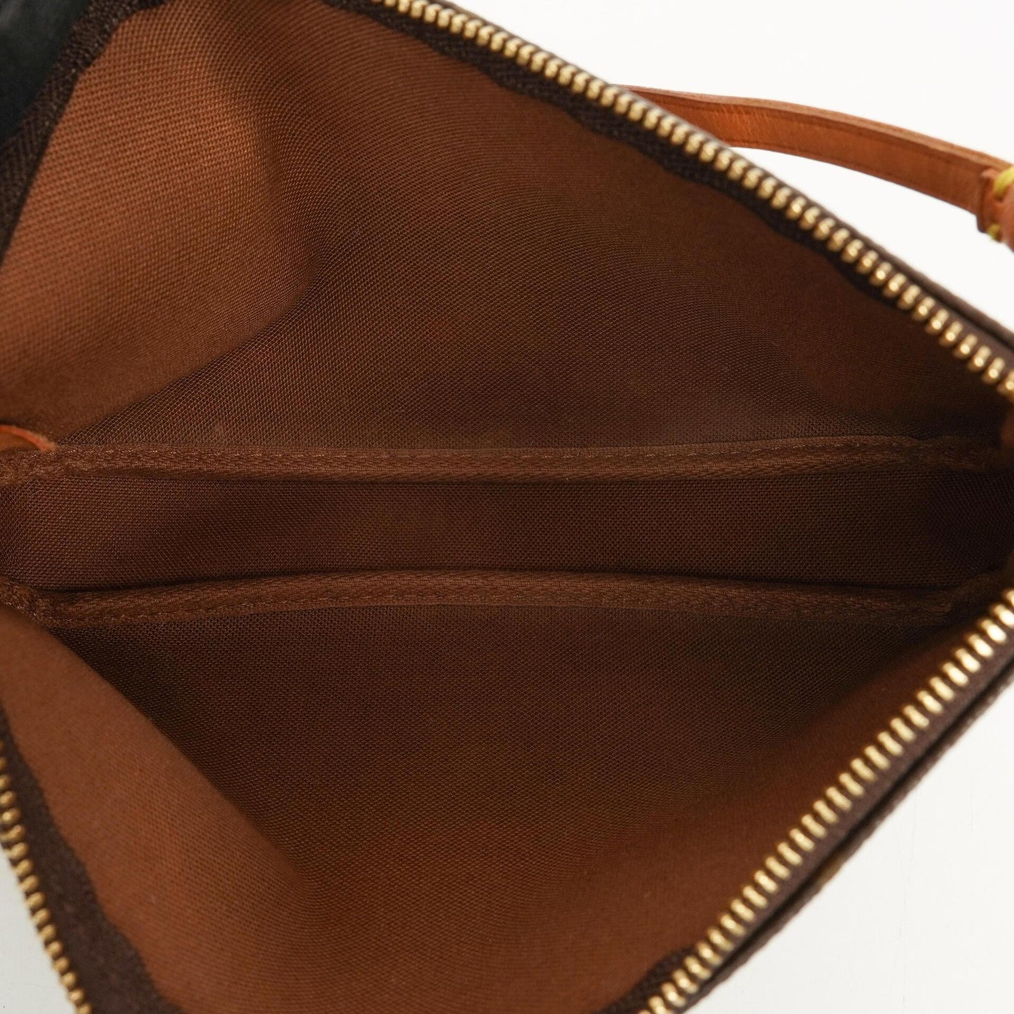 Louis Vuitton Pochette Accessoires Clutch aus Monogram Canvas