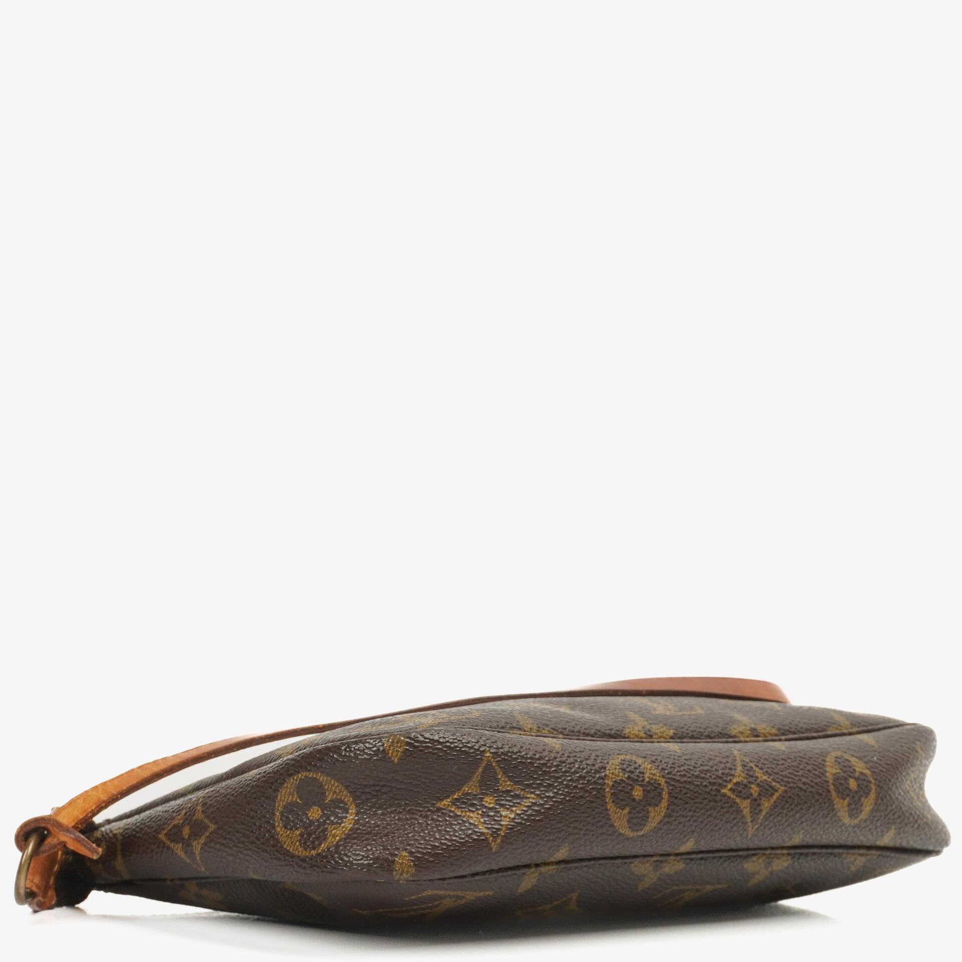Louis Vuitton Pochette Accessoires Monogram Canvas Clutch Handtasche