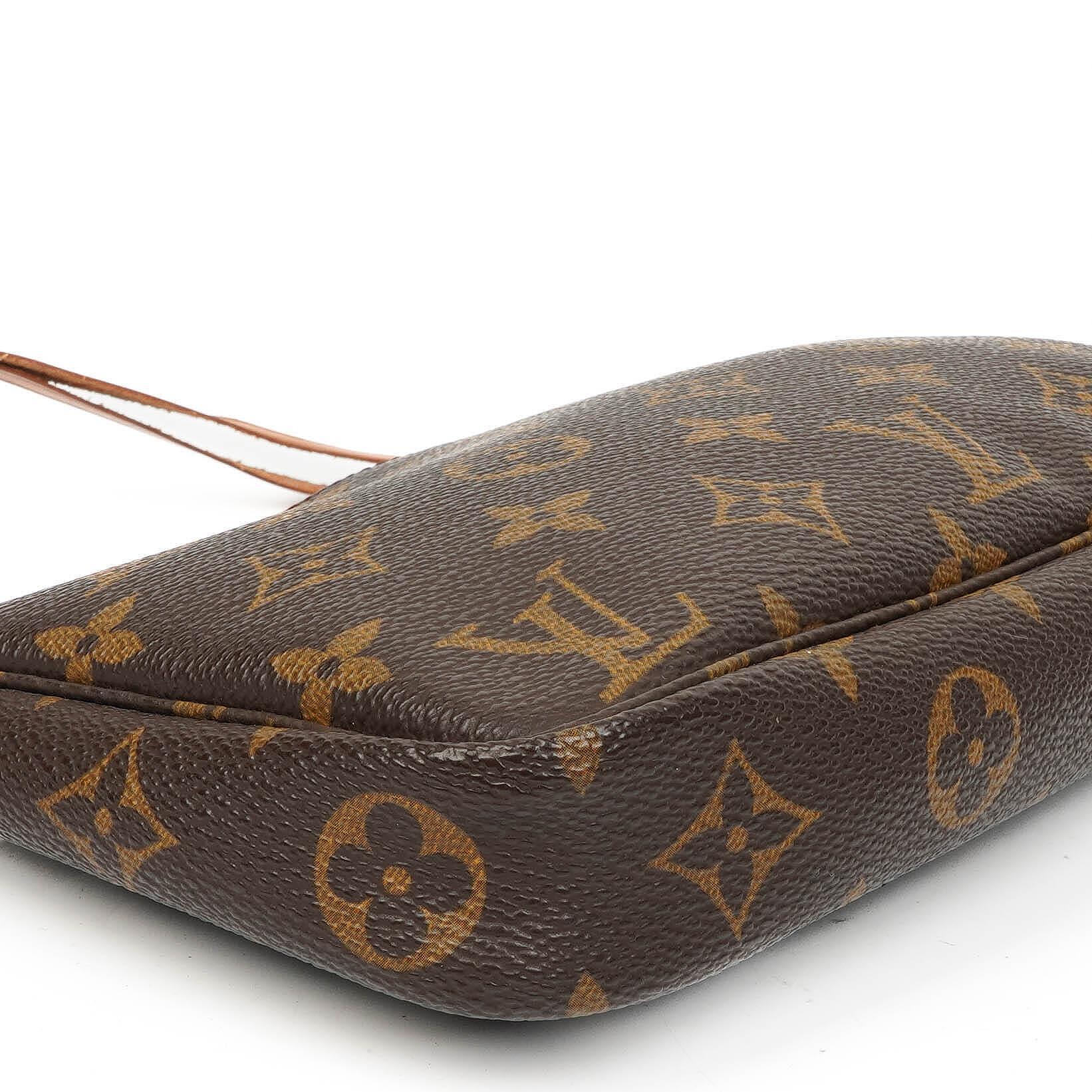 Louis Vuitton Pochette Accessoires Clutch-Handtasche aus Monogram Canvas