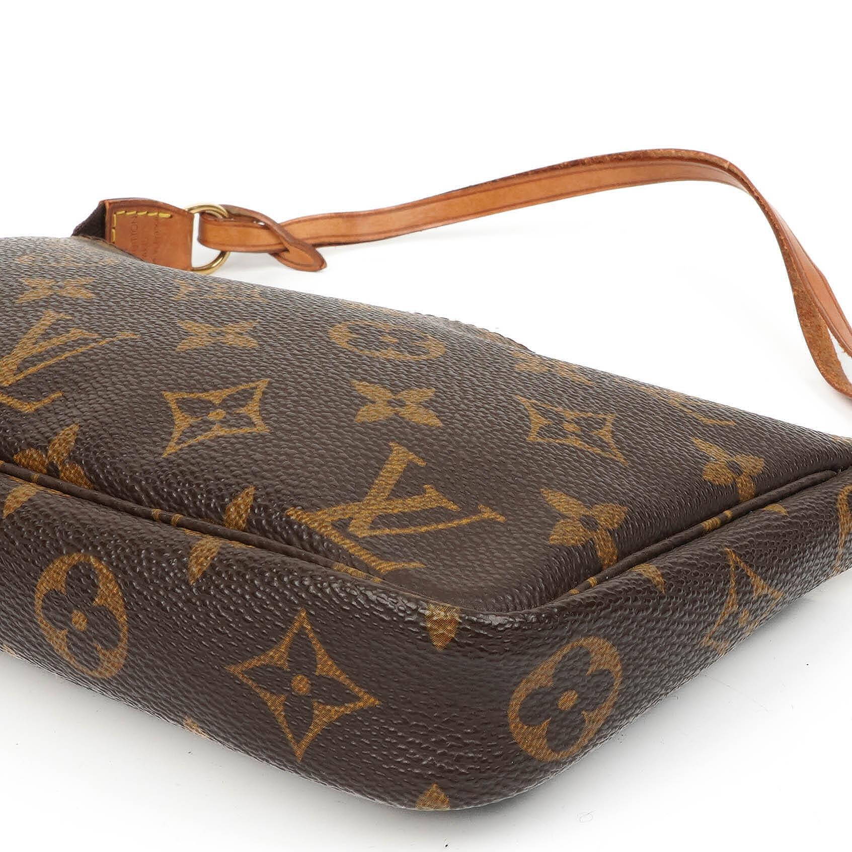 Louis Vuitton Pochette Accessoires Clutch-Handtasche aus Monogram Canvas