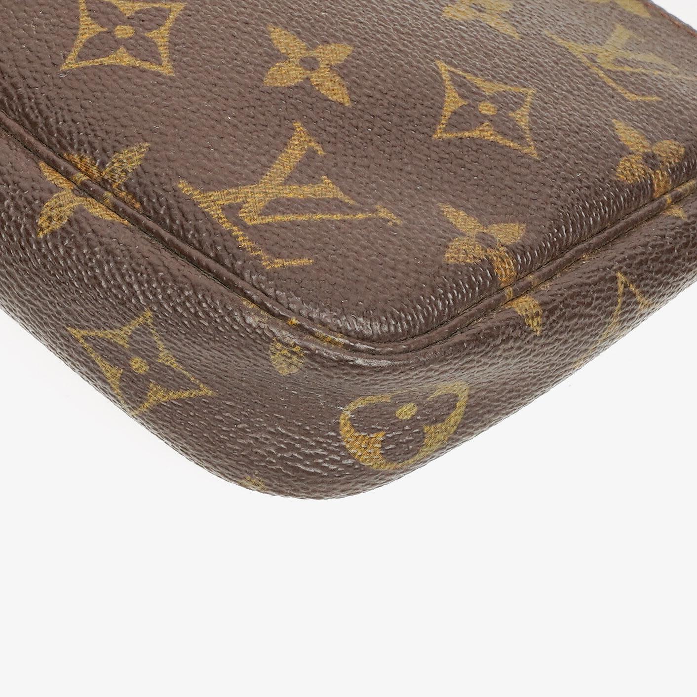 Louis Vuitton Pochette Accessoires Clutch-Handtasche aus Monogram Canvas