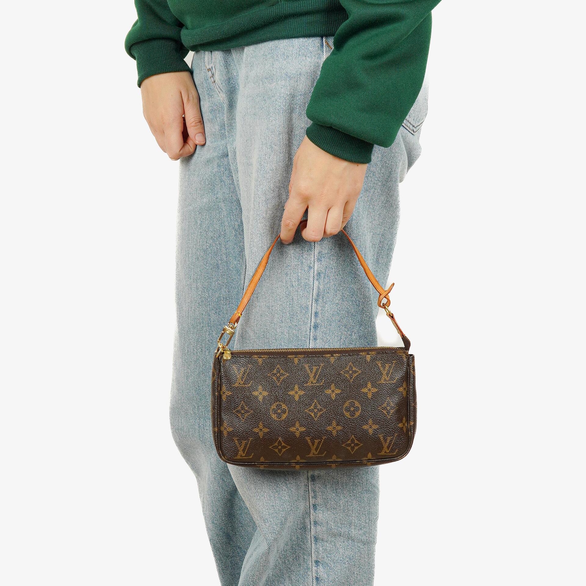 Louis Vuitton Pochette Accessoires Clutch Handtasche aus Monogram Canvas