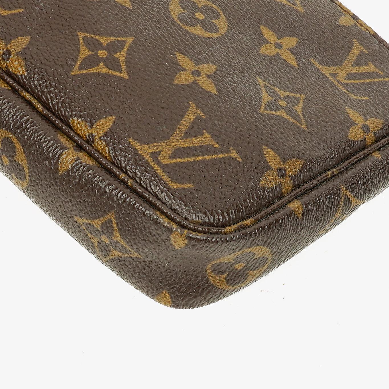 Louis Vuitton Pochette Accessoires Clutch Handtasche aus Monogram Canvas