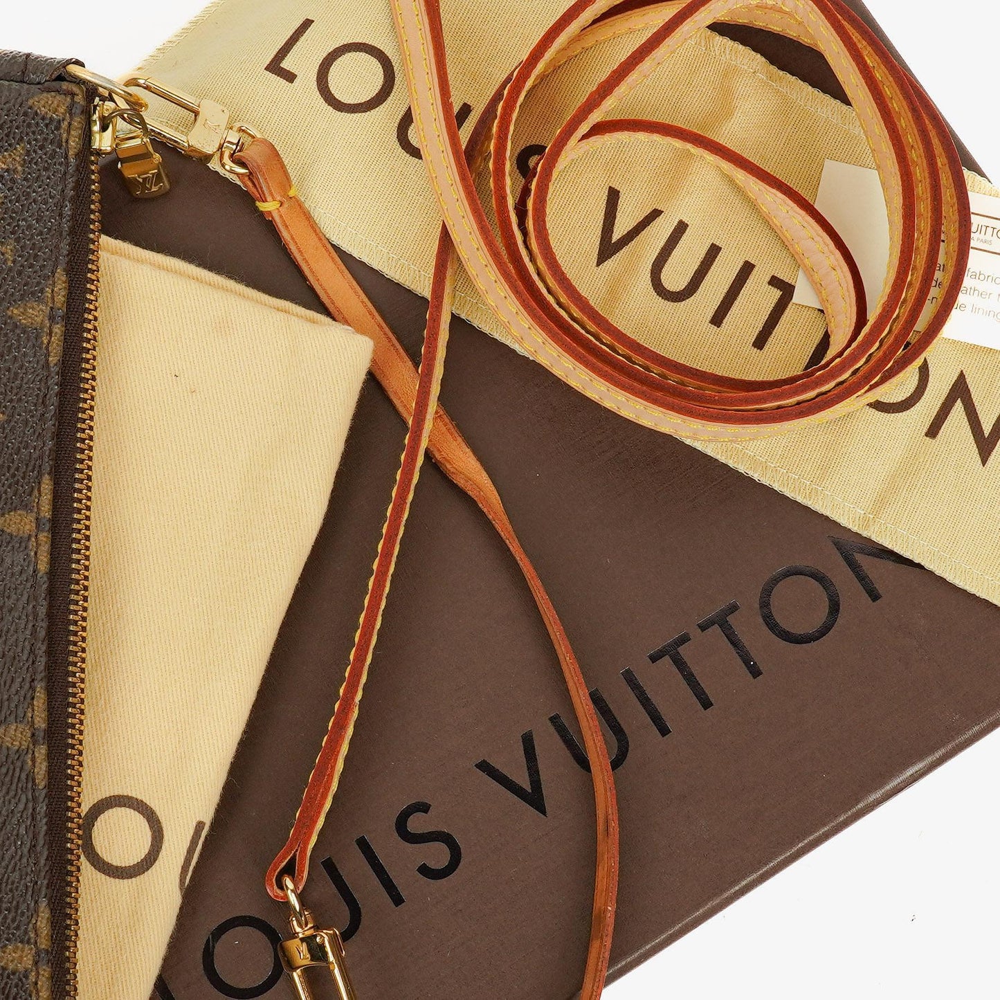 Louis Vuitton Pochette Accessoires Clutch Handtasche aus Monogram Canvas