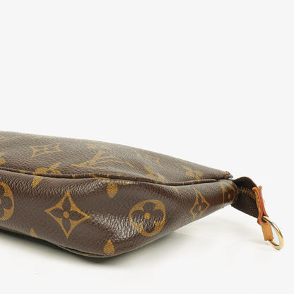 Louis Vuitton Pochette Accessoires Clutch-Handtasche aus Monogram Canvas