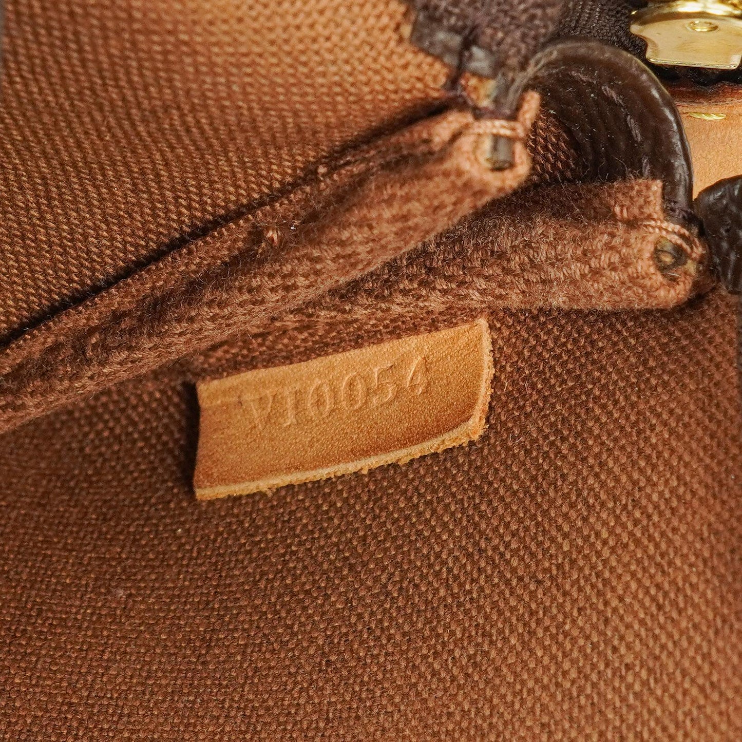 Louis Vuitton Pochette Accessoires Clutch-Handtasche aus Monogram Canvas