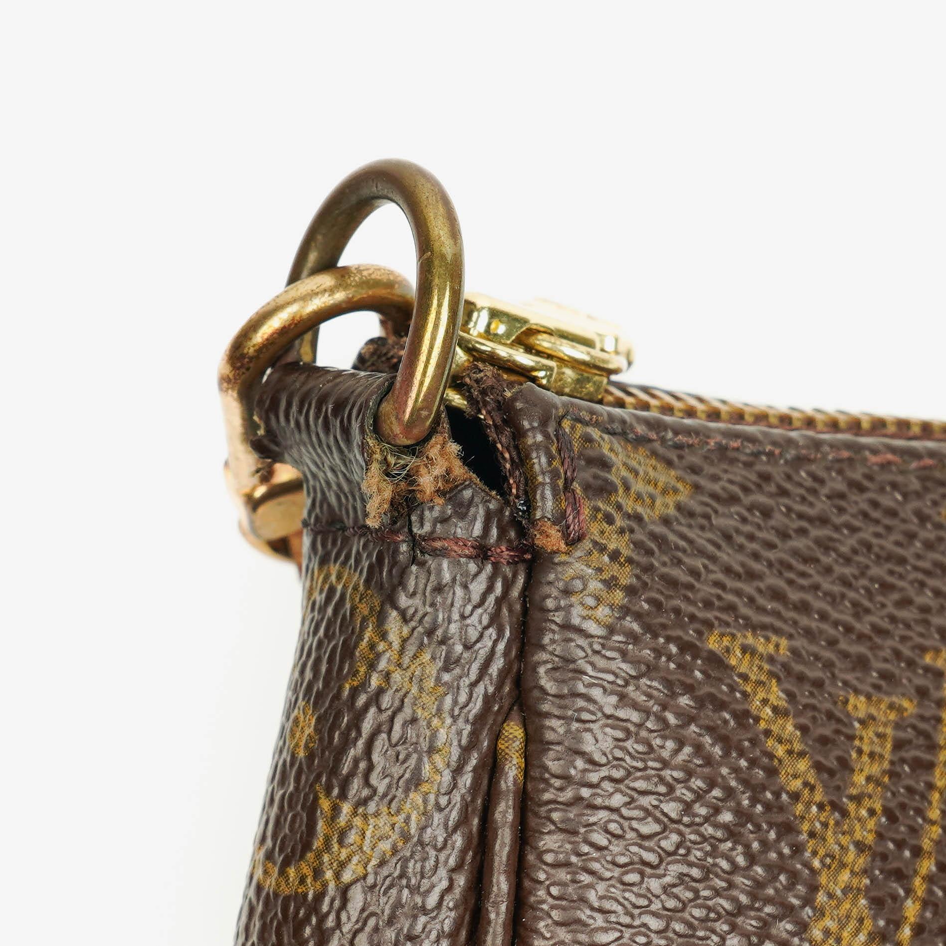 Louis Vuitton Pochette Accessoires Clutch-Handtasche aus Monogram Canvas