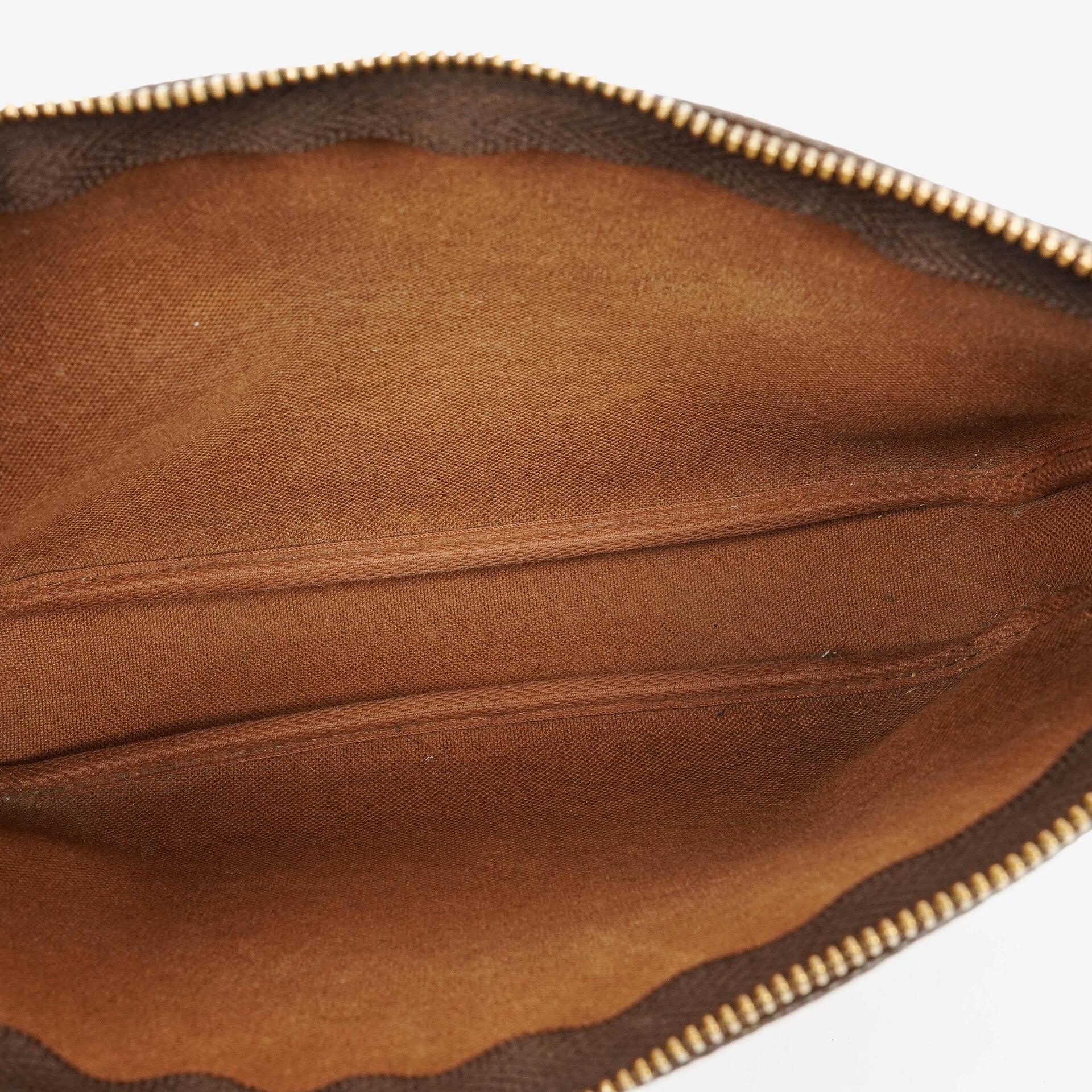 Louis Vuitton Pochette Accessoires Clutch-Handtasche aus Monogram Canvas