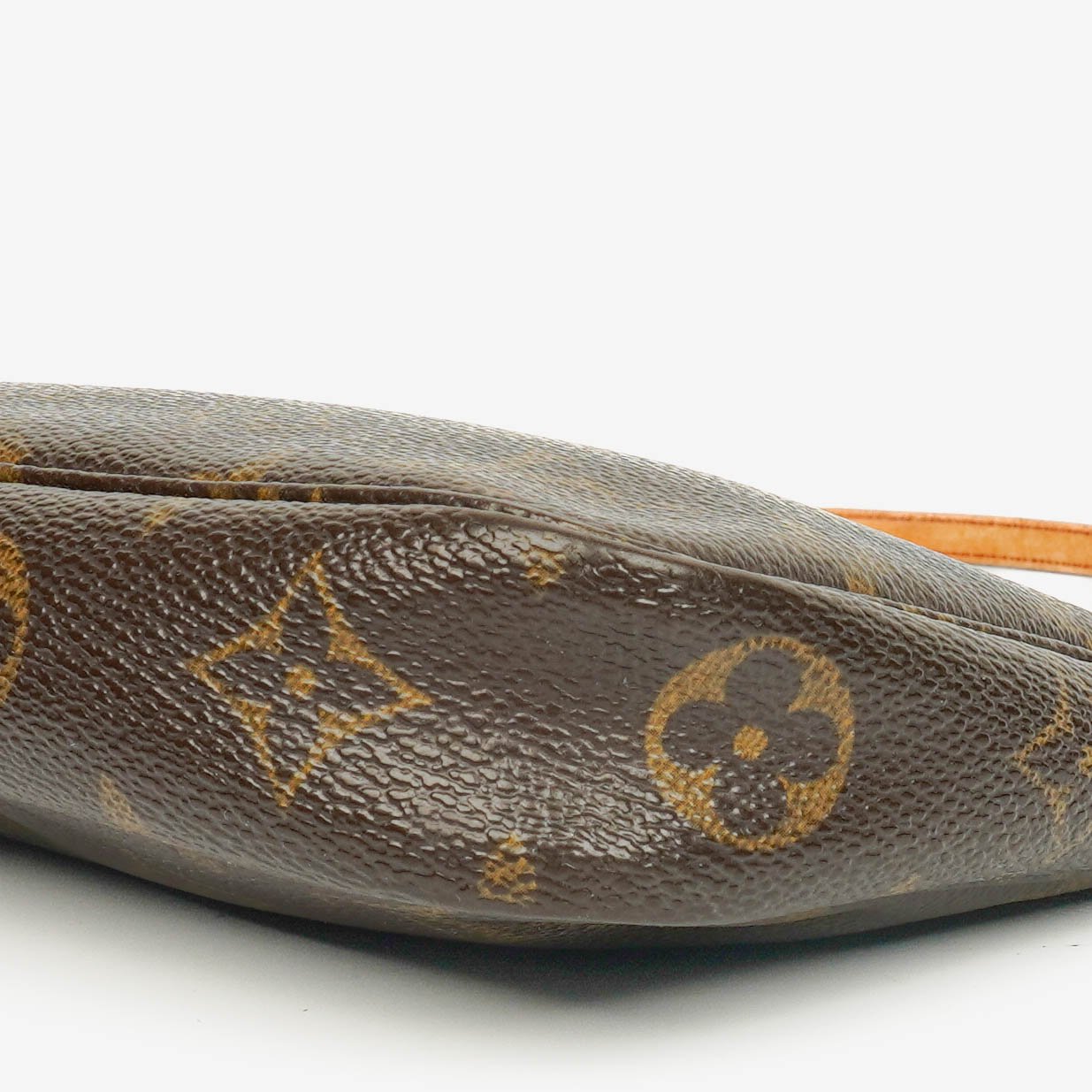 Louis Vuitton Pochette Accessoires Clutch-Handtasche aus Monogram Canvas