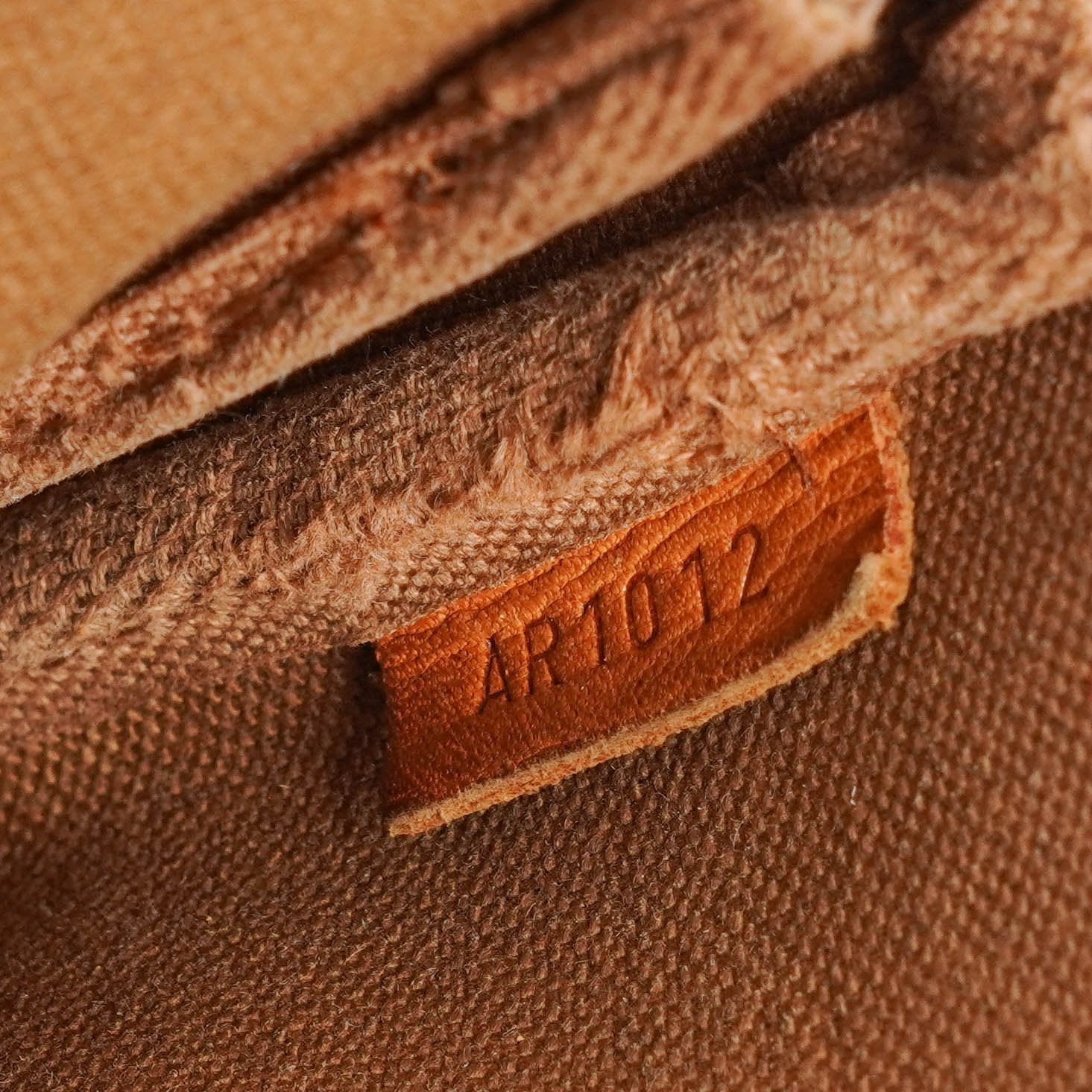 Louis Vuitton Pochette Accessoires Clutch-Handtasche aus Monogram Canvas