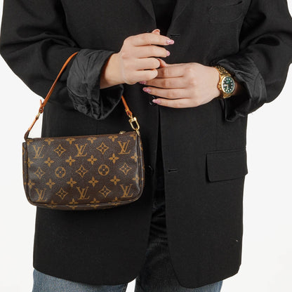 Louis Vuitton Pochette Accessoires Clutch-Handtasche aus Monogram Canvas
