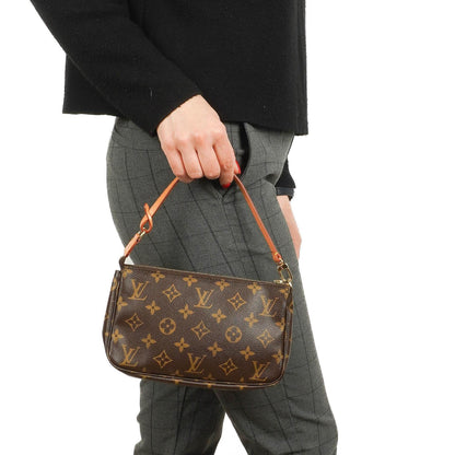 Louis Vuitton Pochette Accessories Monogram Canvas Clutch
