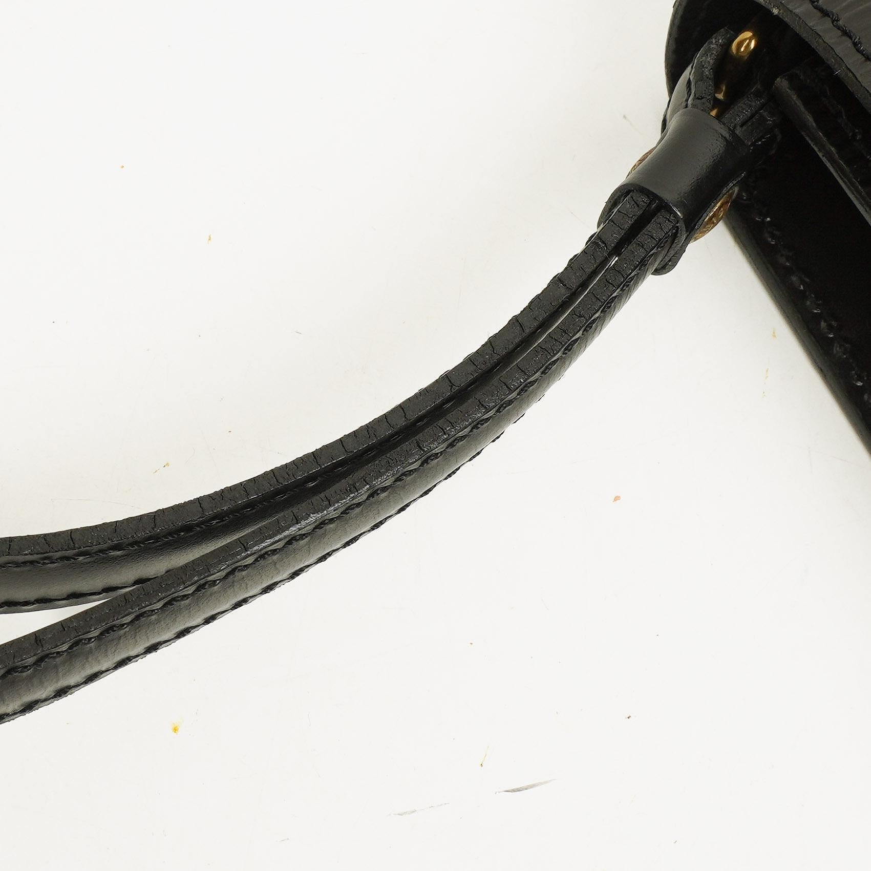 Louis Vuitton Pochette Sellier Dragonne Clutch aus schwarzem Epi-Leder
