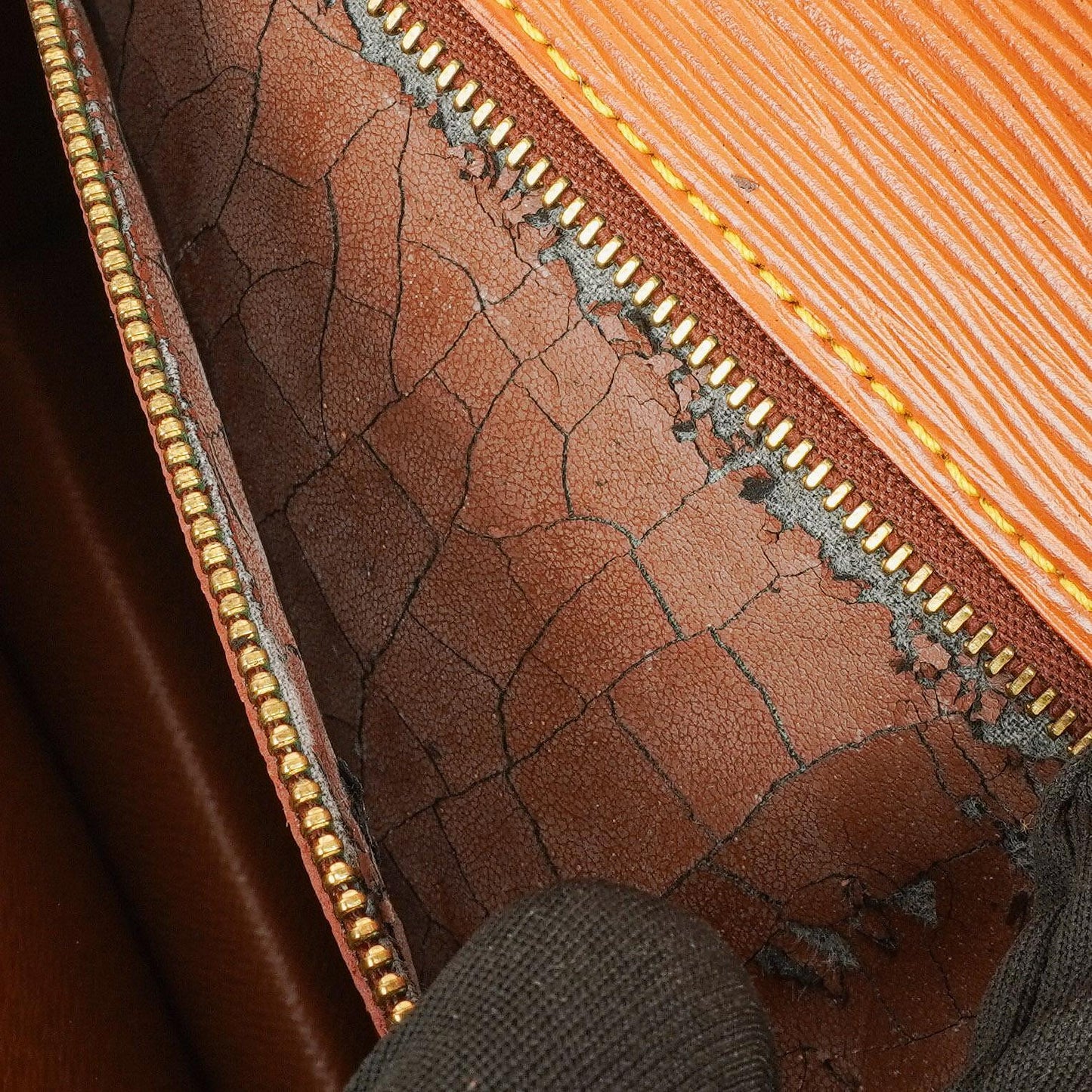 Louis Vuitton Pochette Sellier Dragonne Clutch aus Cognac Epi Leder