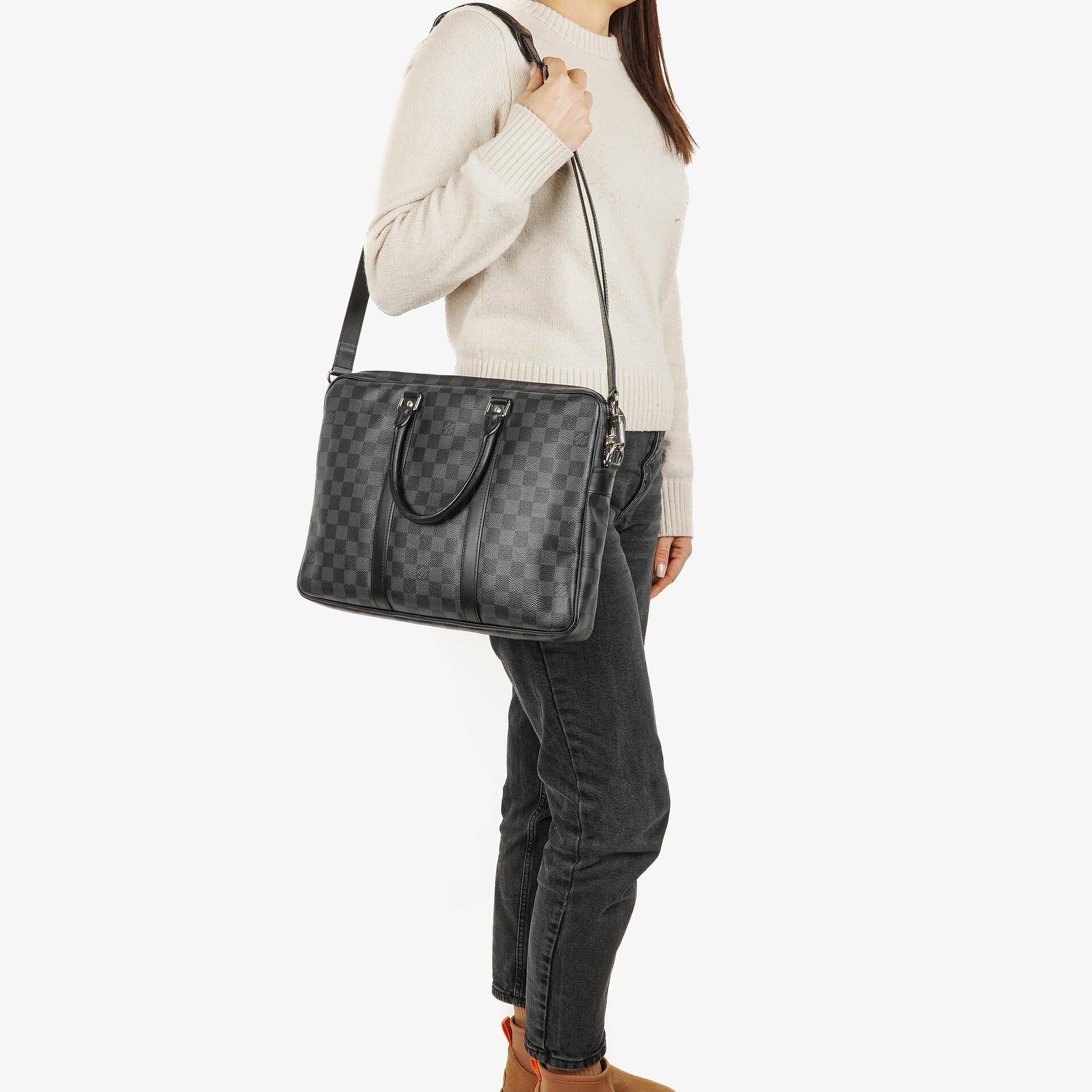 Louis Vuitton Porte-Documents Voyage Tasche aus Damier Graphite Canvas