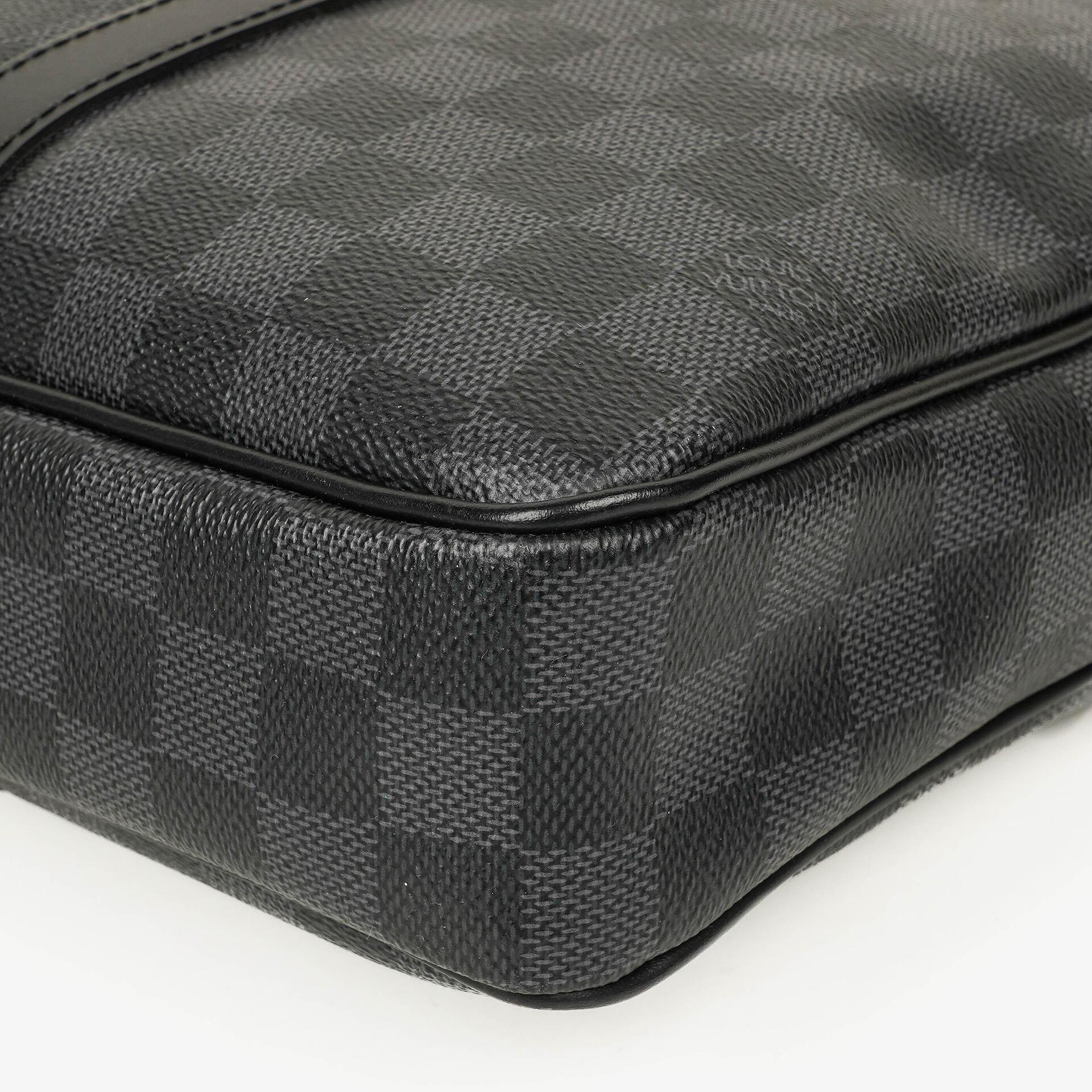 Louis Vuitton Porte-Documents Voyage Tasche aus Damier Graphite Canvas