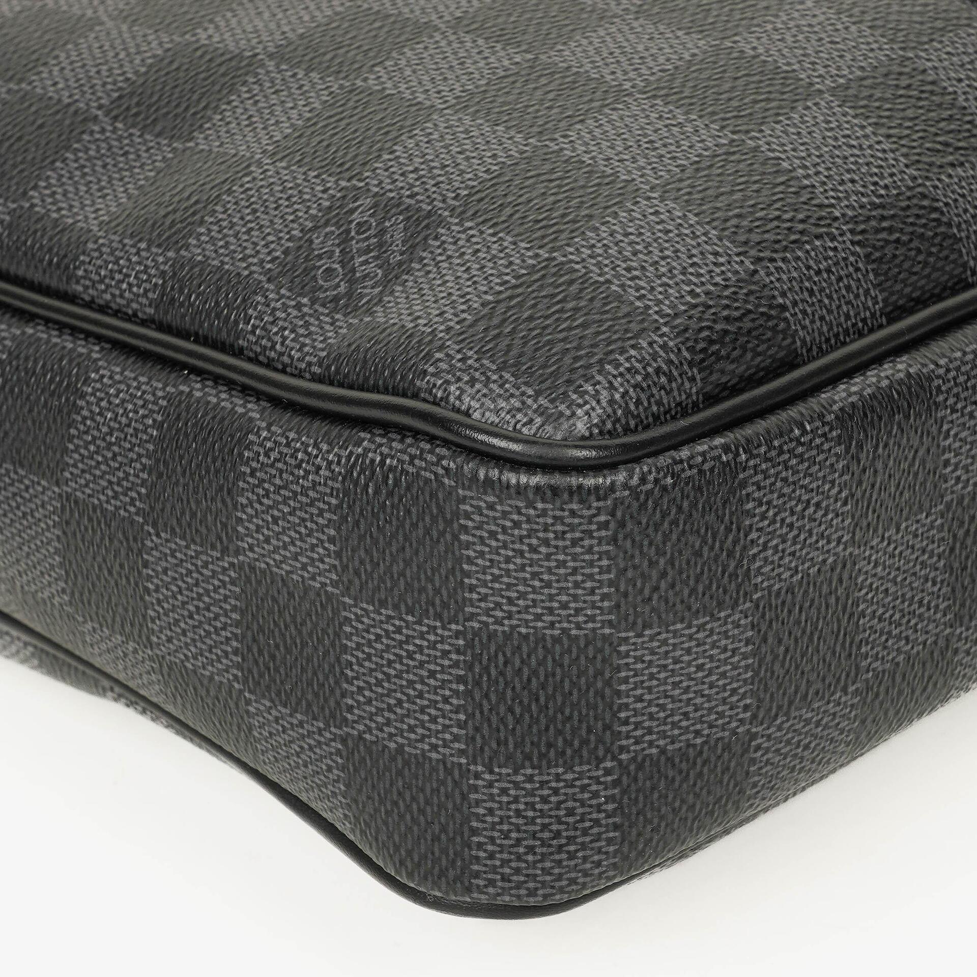 Louis Vuitton Porte-Documents Voyage Tasche aus Damier Graphite Canvas