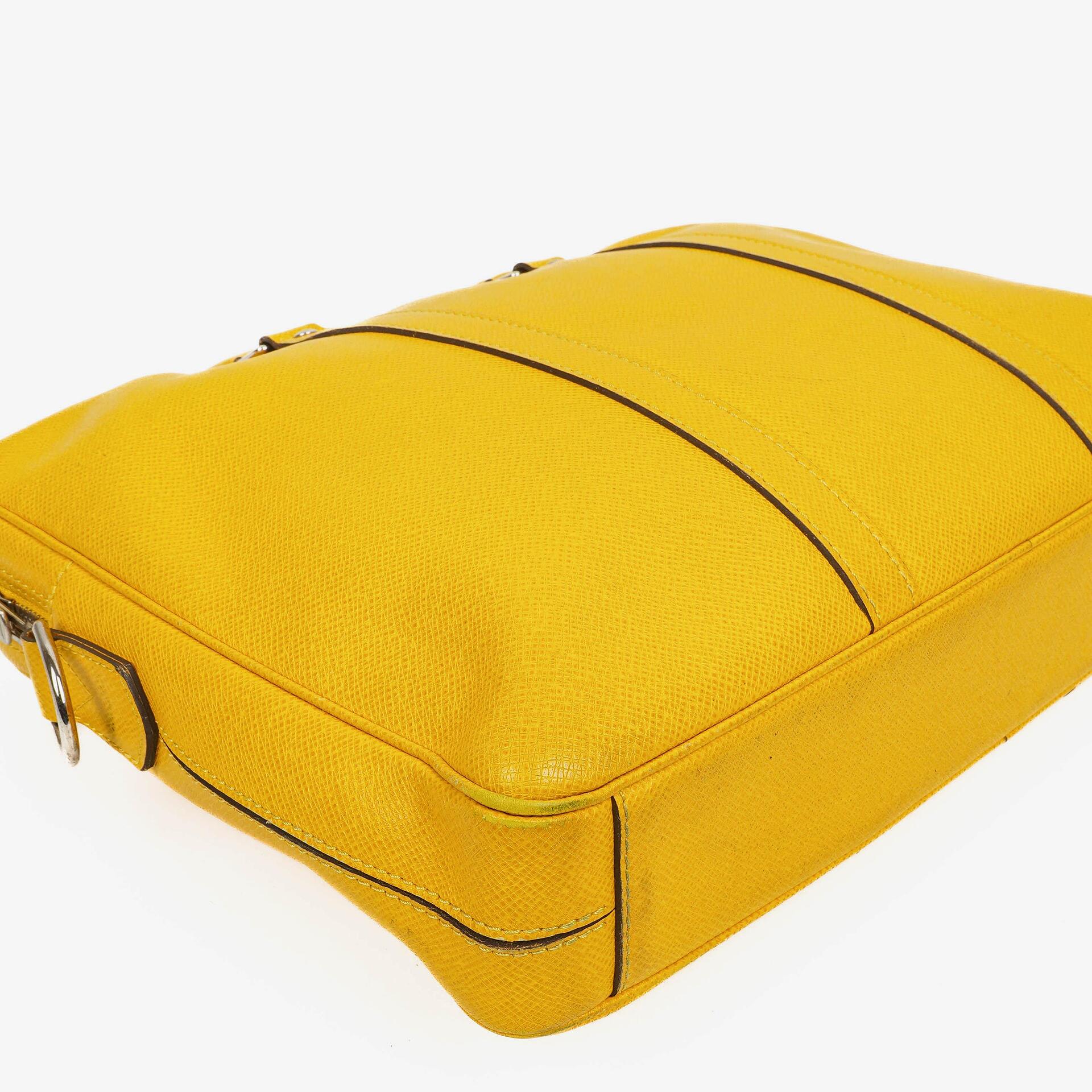 Louis Vuitton Porte Documents Voyage Aktentasche aus gelbem Altair Taiga-Leder