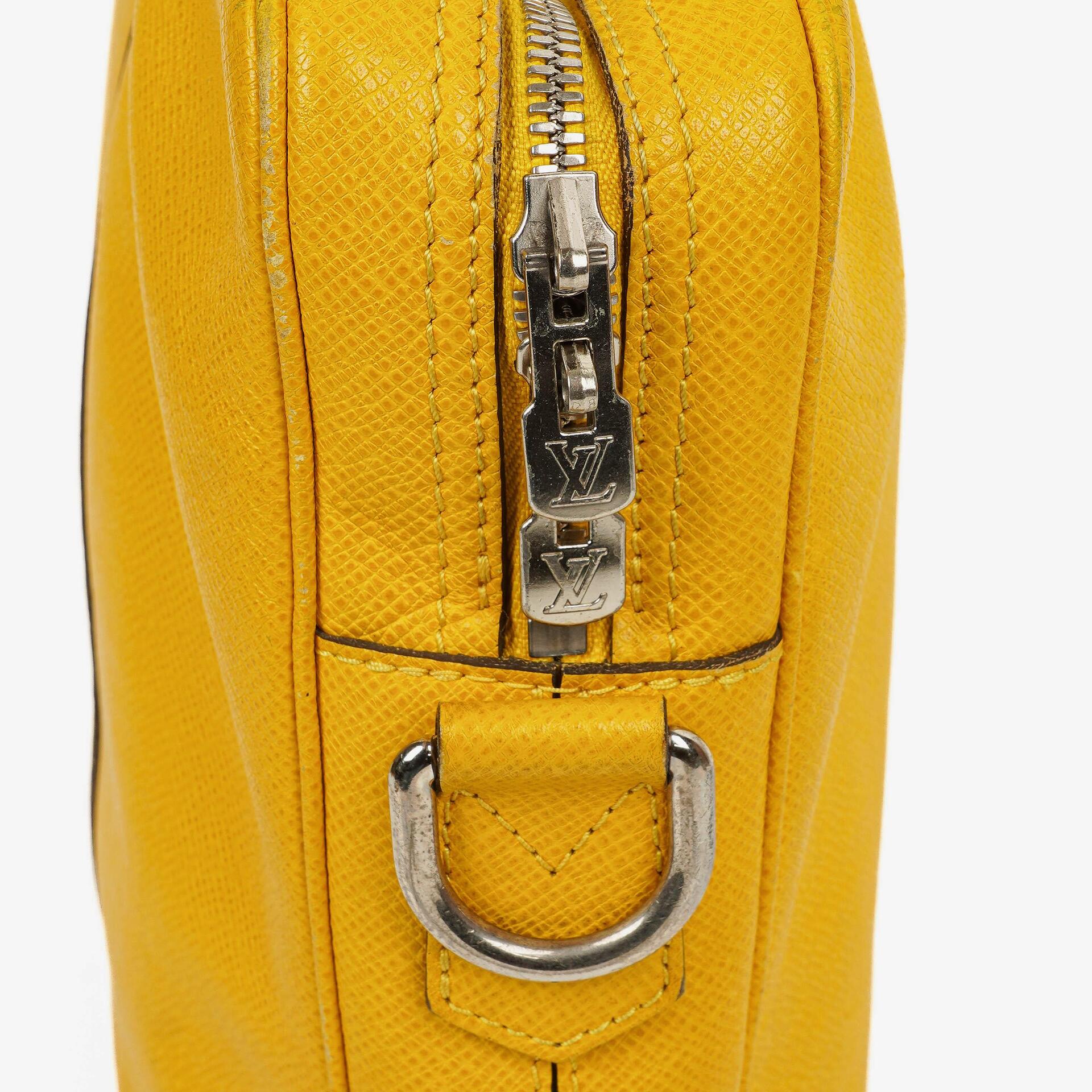 Louis Vuitton Porte Documents Voyage Aktentasche aus gelbem Altair Taiga-Leder