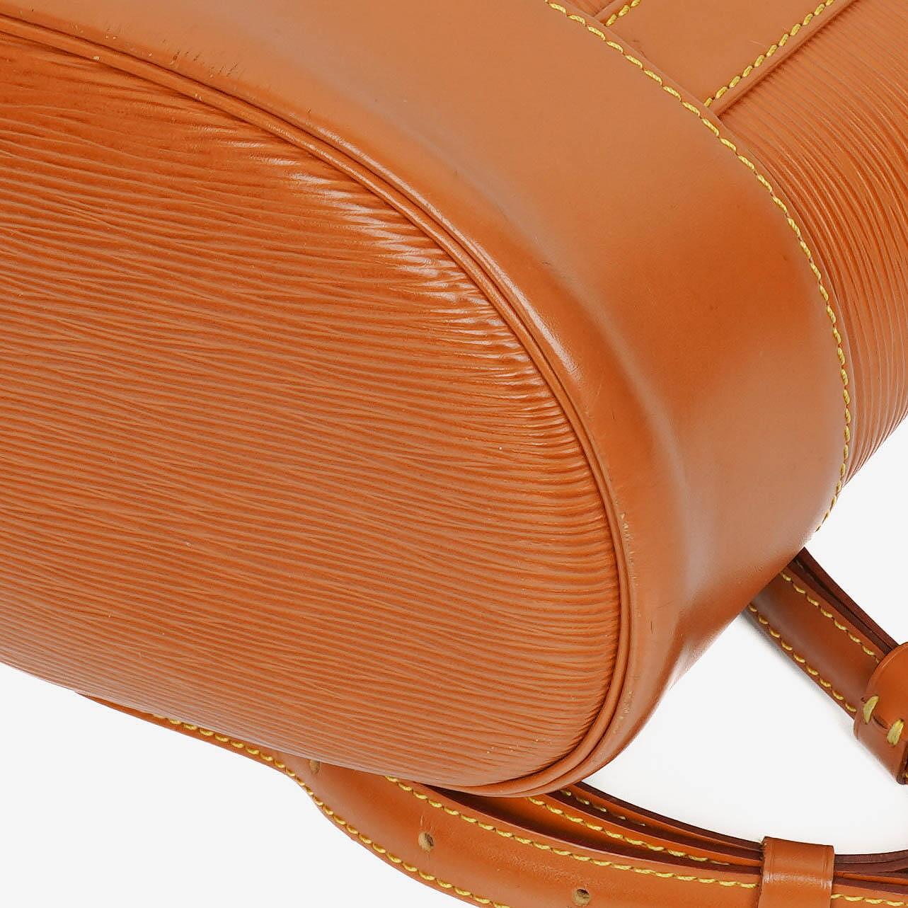 Louis Vuitton Randonnée PM Rucksack aus Epi Canvas in Cognac