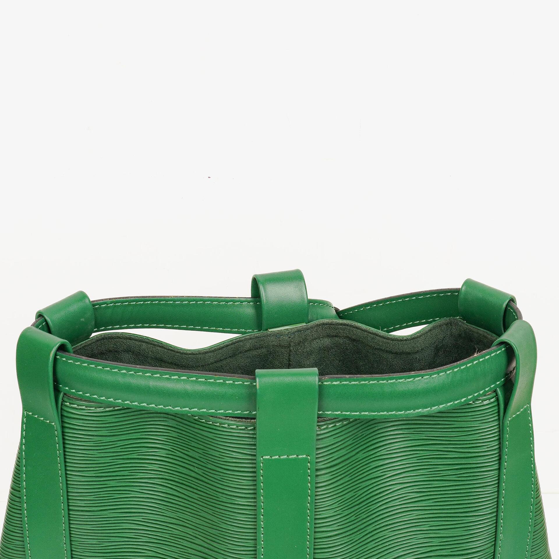 Louis Vuitton Randonnee PM Rucksack aus grünem Epi Canvas