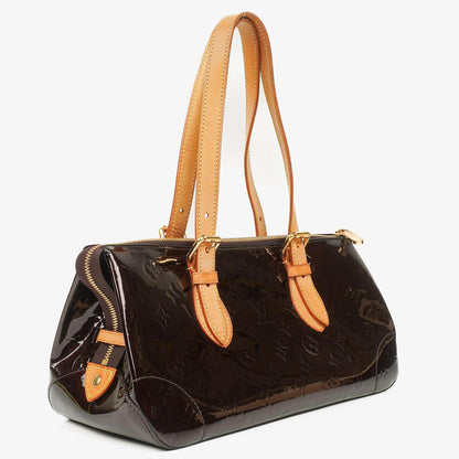 Louis Vuitton Rosewood Avenue Schultertasche aus Monogram Vernis in Amarante