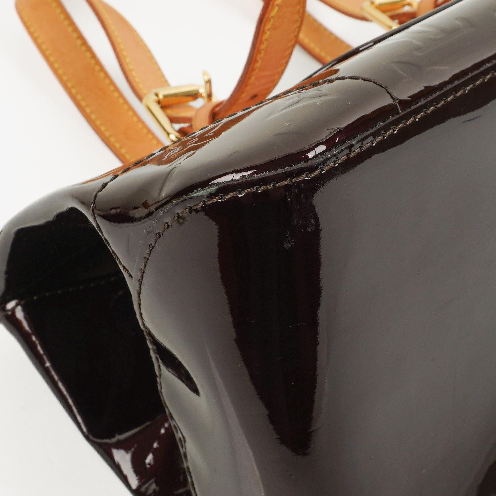 Louis Vuitton Rosewood Avenue Schultertasche aus Monogram Vernis in Amarante