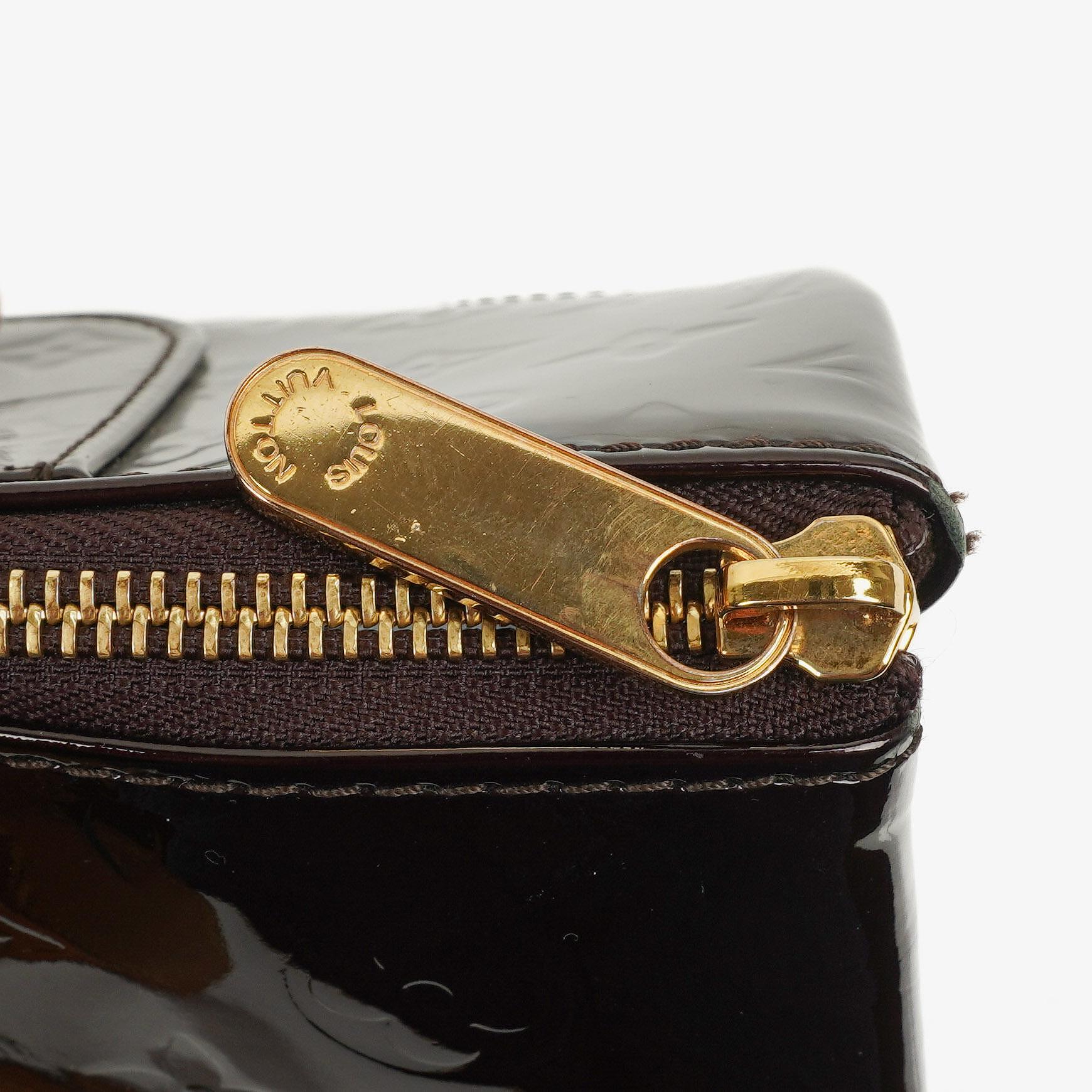 Louis Vuitton Rosewood Avenue Schultertasche aus Monogram Vernis in Amarante
