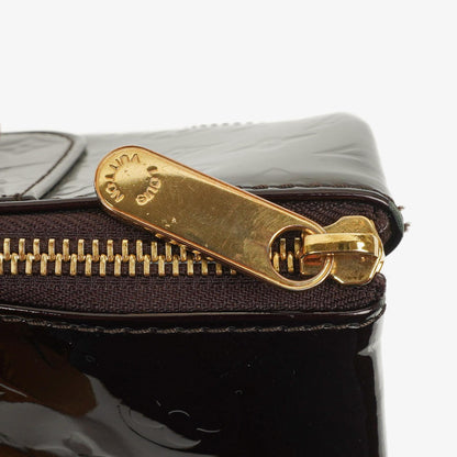 Louis Vuitton Rosewood Avenue Schultertasche aus Monogram Vernis in Amarante