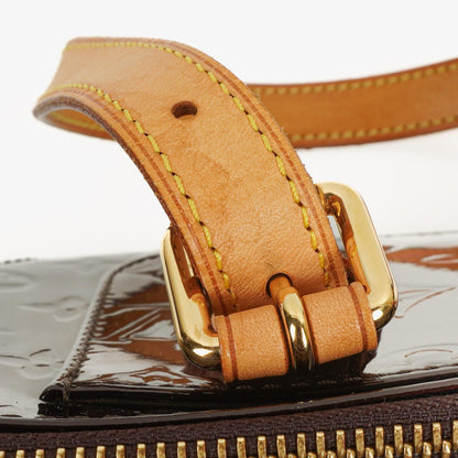 Louis Vuitton Rosewood Avenue Schultertasche aus Monogram Vernis in Amarante