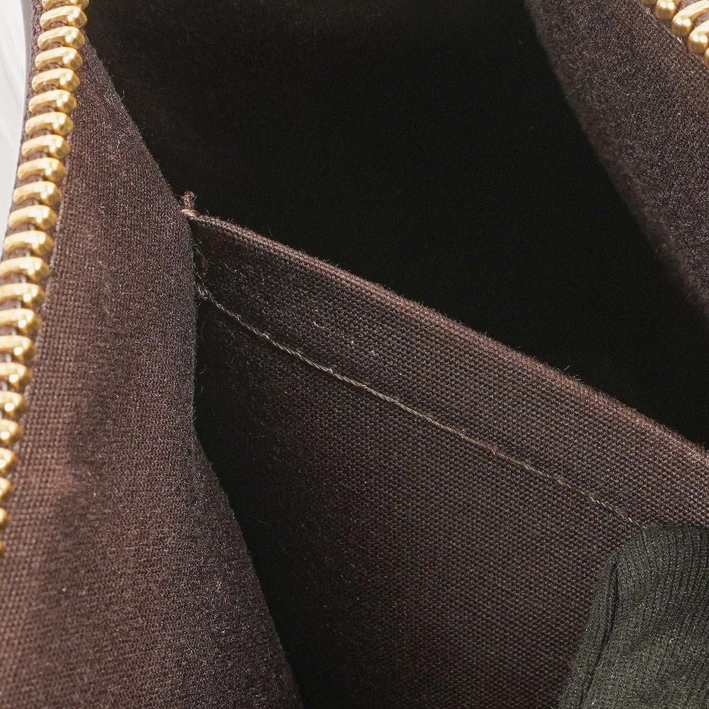 Louis Vuitton Rosewood Avenue Schultertasche aus Monogram Vernis in Amarante