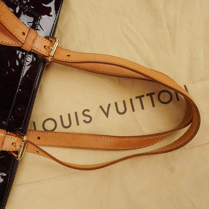 Louis Vuitton Rosewood Avenue Schultertasche aus Monogram Vernis in Amarante