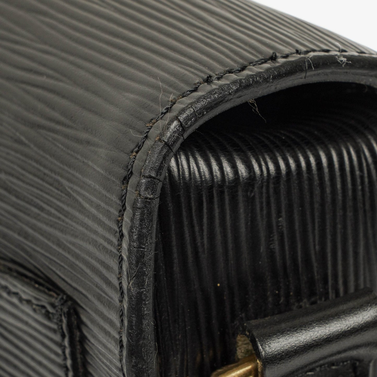 Louis Vuitton Saint Cloud Crossbody-Tasche aus schwarzem Epi Leder