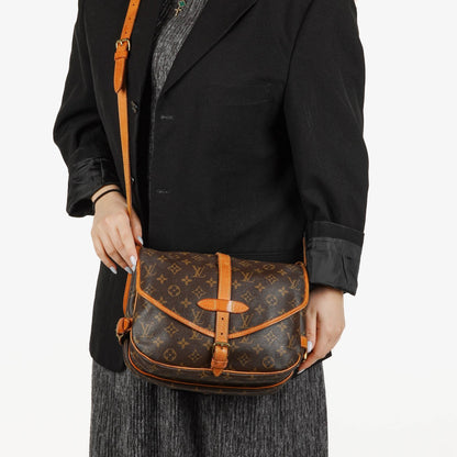 Louis Vuitton Saumur 30 Umhängetasche aus Monogram Canvas