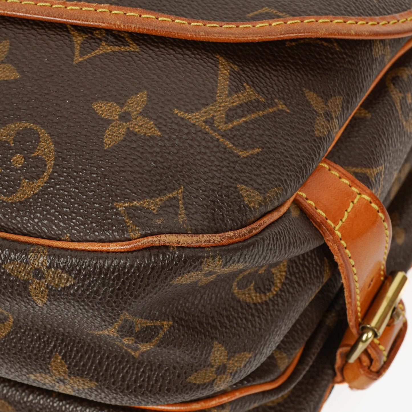 Louis Vuitton Saumur 30 Umhängetasche aus Monogram Canvas