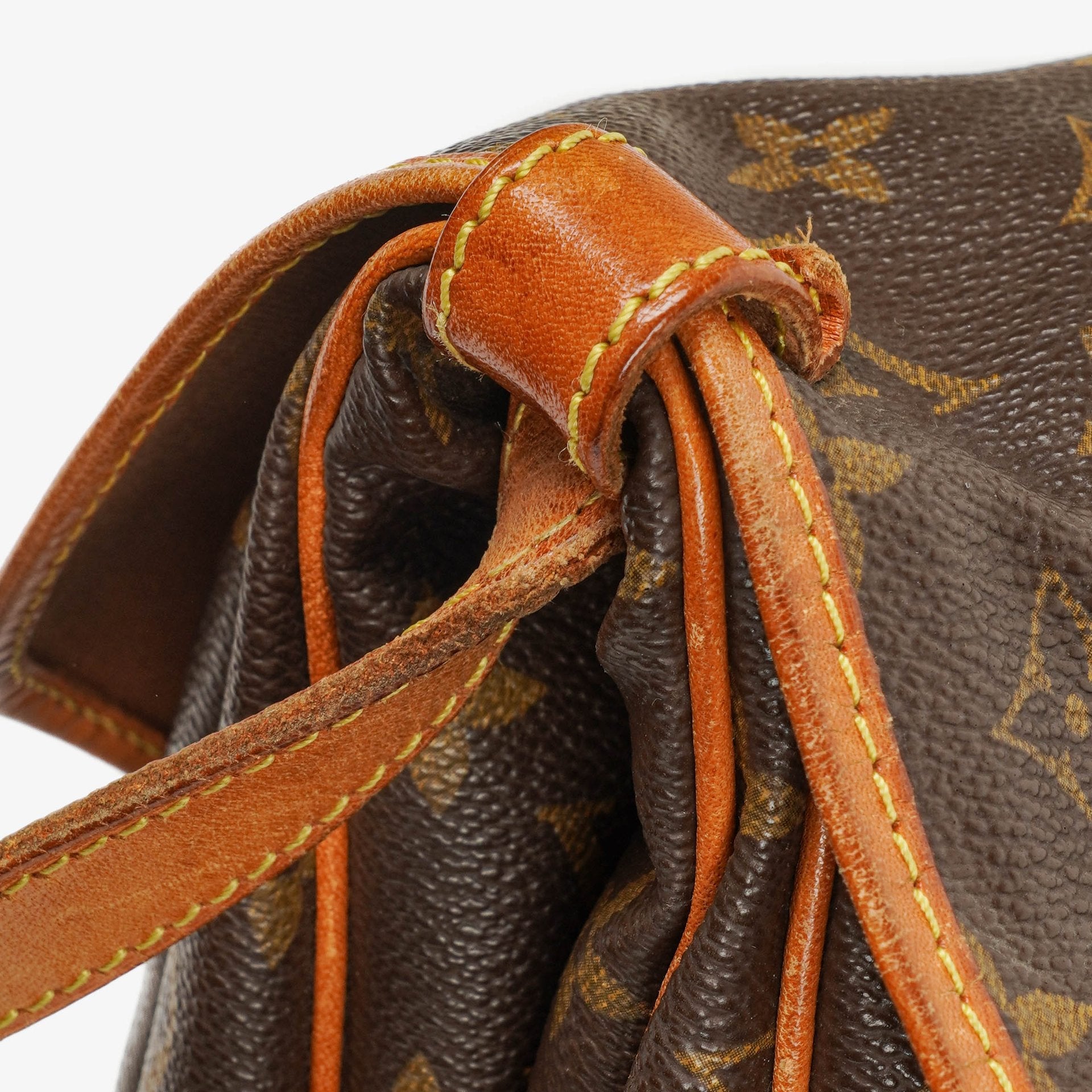 Louis Vuitton Saumur 30 Umhängetasche aus Monogram Canvas
