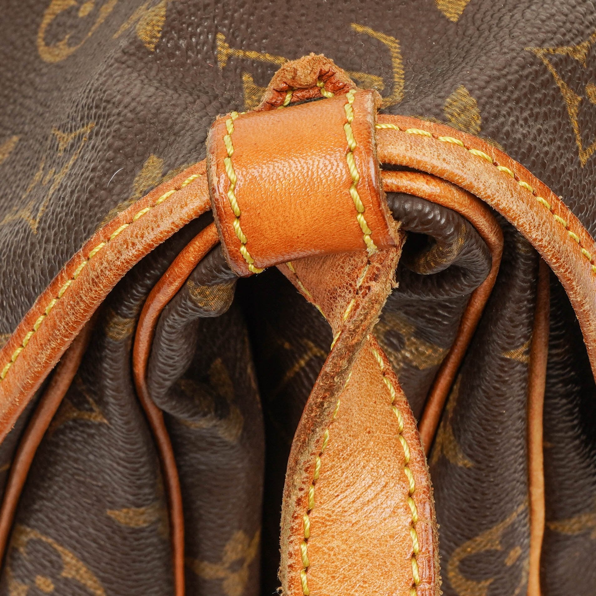 Louis Vuitton Saumur 30 Umhängetasche aus Monogram Canvas