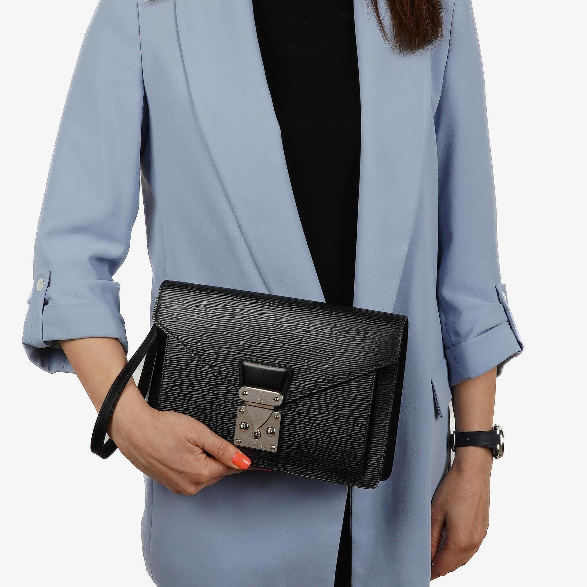 Louis Vuitton Sellier Dragonne Clutch aus schwarzem Epi-Leder
