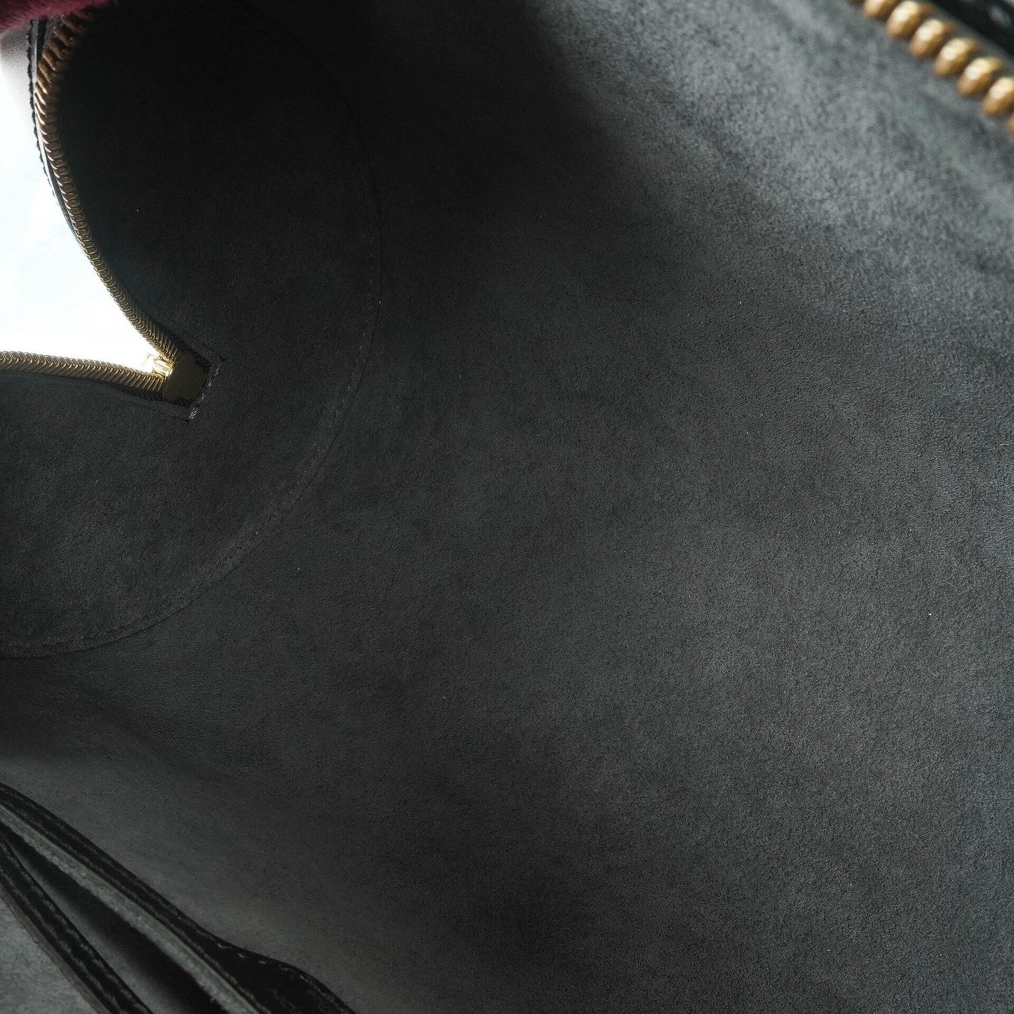 Louis Vuitton Soufflot Handtasche aus schwarzem Epi-Leder