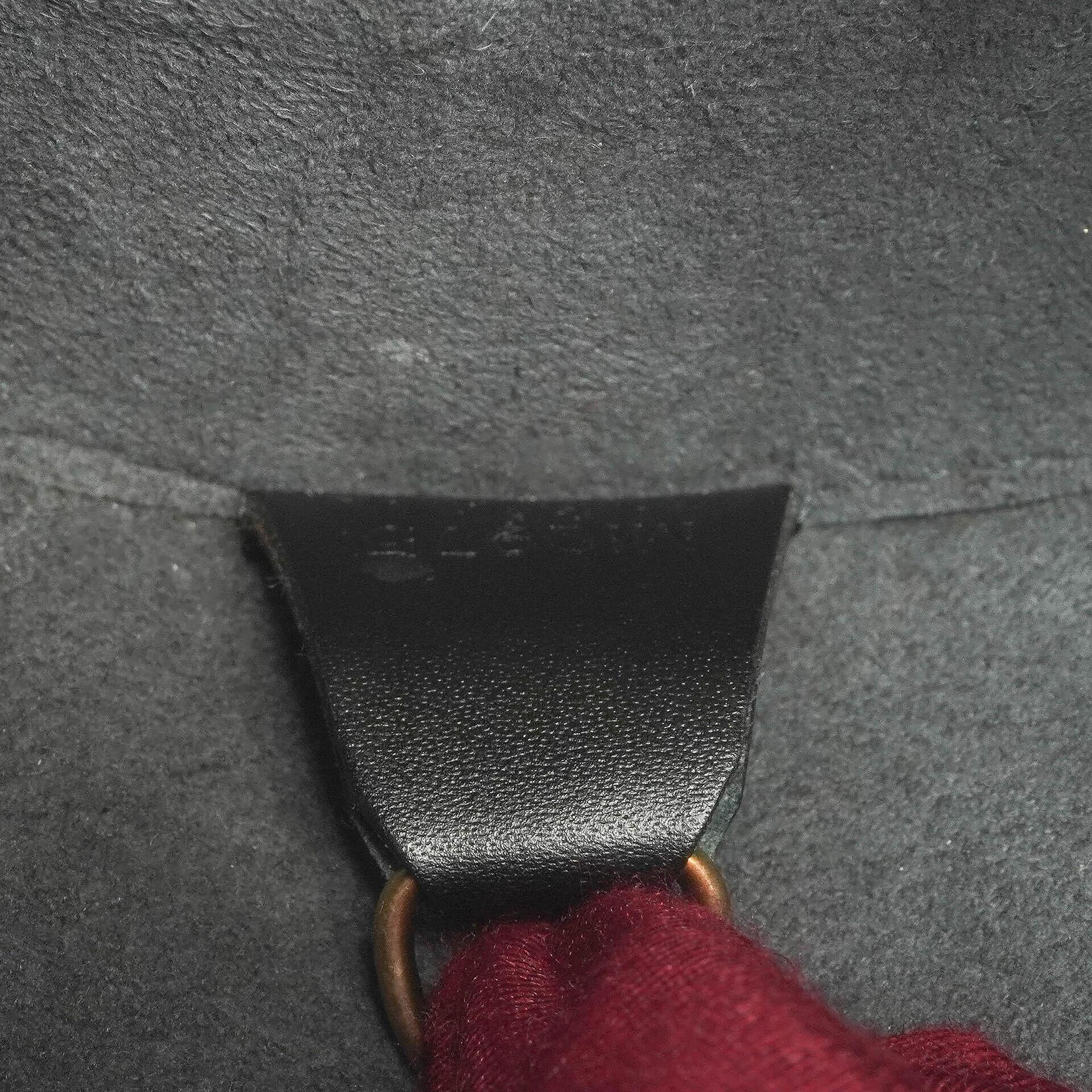 Louis Vuitton Soufflot Handtasche aus schwarzem Epi-Leder